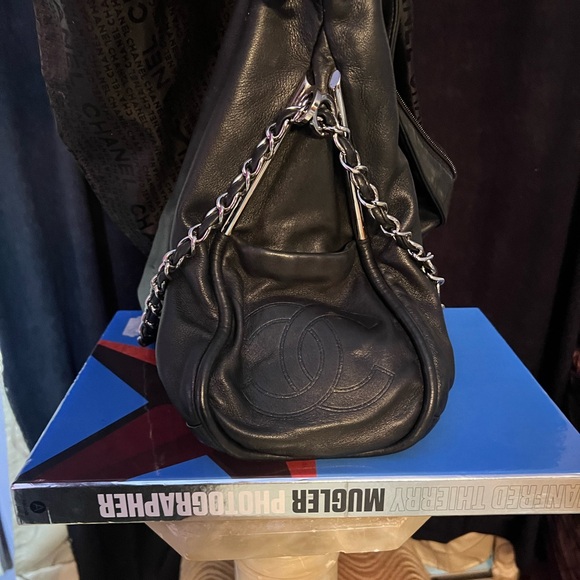 CHANEL PURSE - Picture 8 of 12